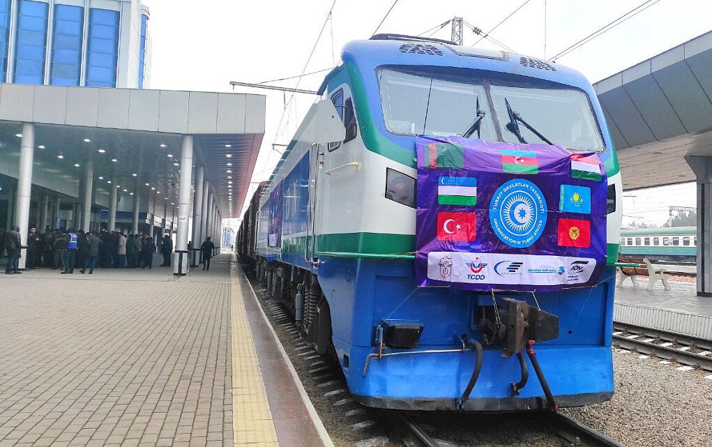 Uzbekistan wysyła pierwszy pociąg towarowy przez Morze Kaspijskie