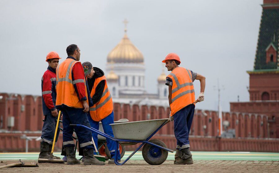 Migranci zarobkowi z Azji Centralnej z rosyjskim obywatelstwem trafią na front?