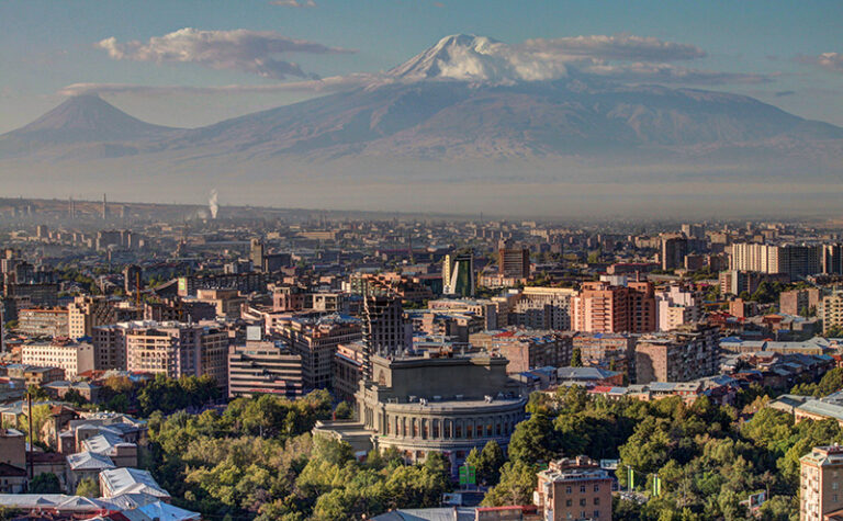 Dywersyfikacja i szukanie balansu – Armenia oddala się od Rosji?