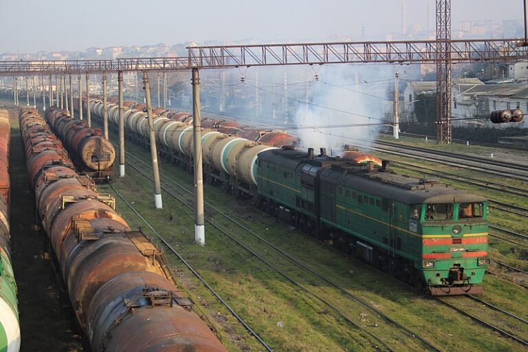 Rosja i Iran porozumiały się w sprawie nowego korytarza kolejowego przez Azerbejdżan